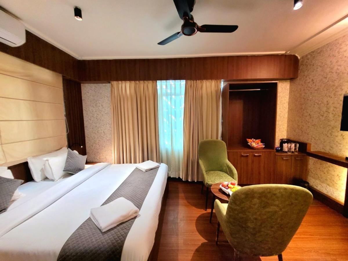 Hotel Royal Plaza ศรีนาการ์ ภายนอก รูปภาพ